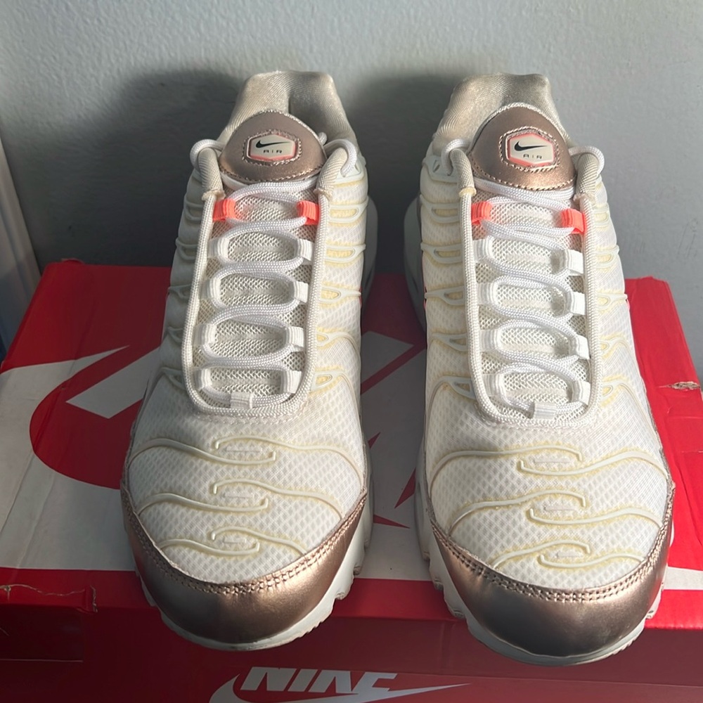 Nike Women’s Airmax Plus, size 9, White/Rose Gold (Gently Used)